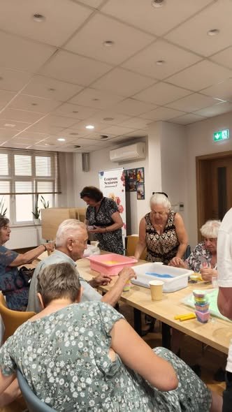 Seniorzy z Bydgoszczy tworzyli własne świece