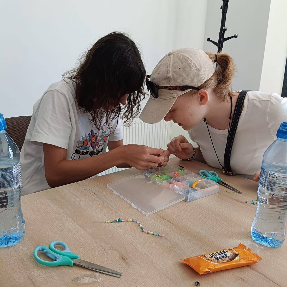 Biżuteria własnej roboty i pływanie na SUP w Klubie Młodzieżowym