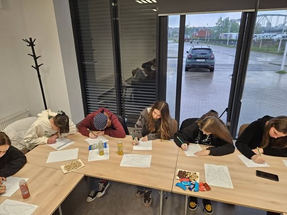 Klub Młodzieżowy: komunikacja i pływanie na SUP-ach